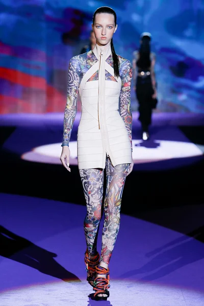 Look 19